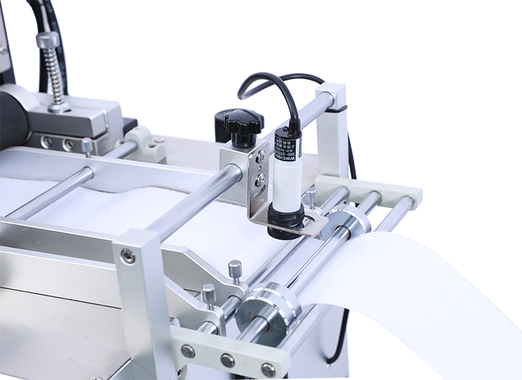 เครื่องตัดเทปแบบใช้คอมพิวเตอร์ (มุมมน) JM-130R